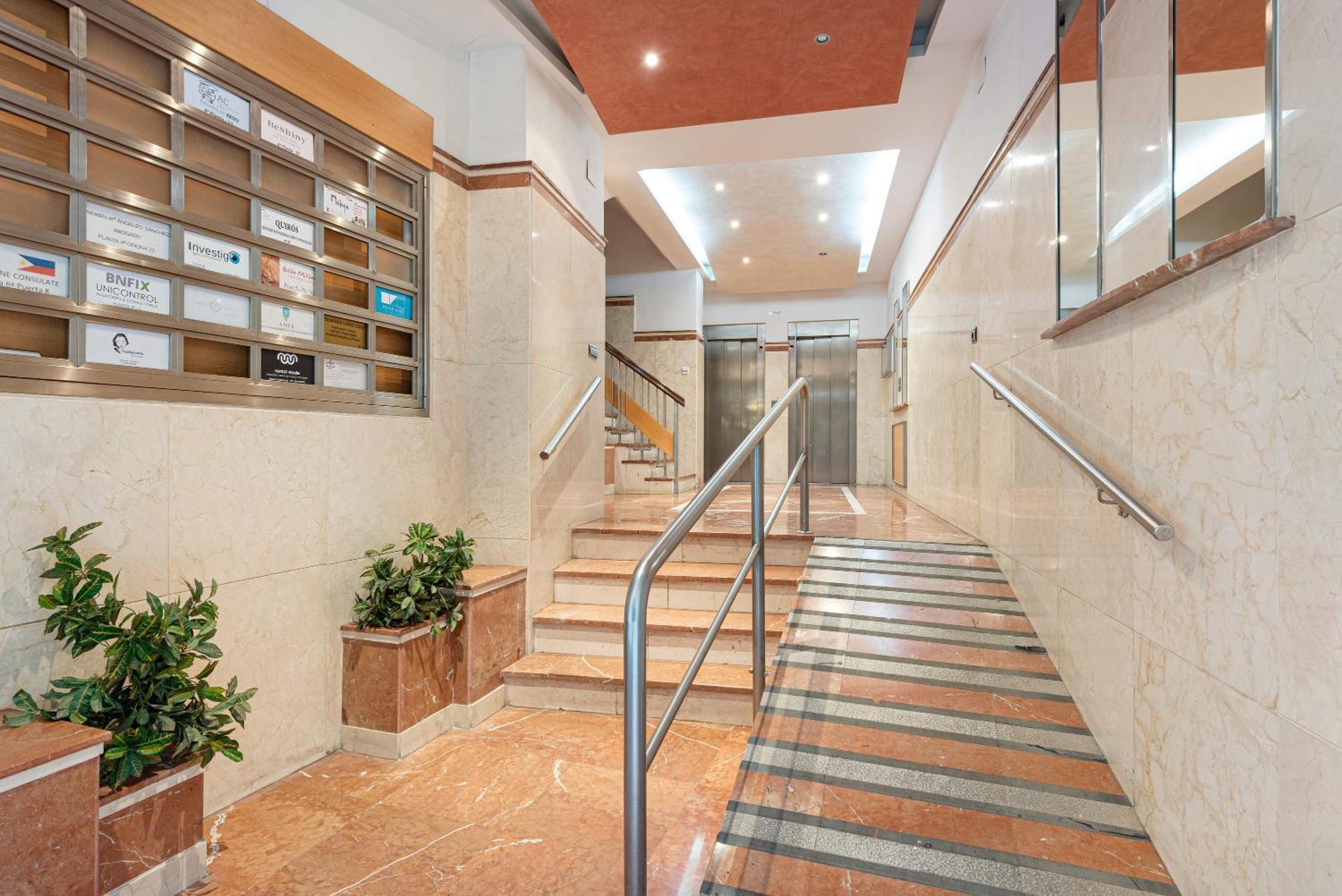 Estudios Larios 9 Malaga Exterior photo